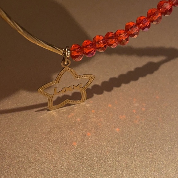 “Love” Star Dainty Stretch Bracelet - Picture 4 of 5